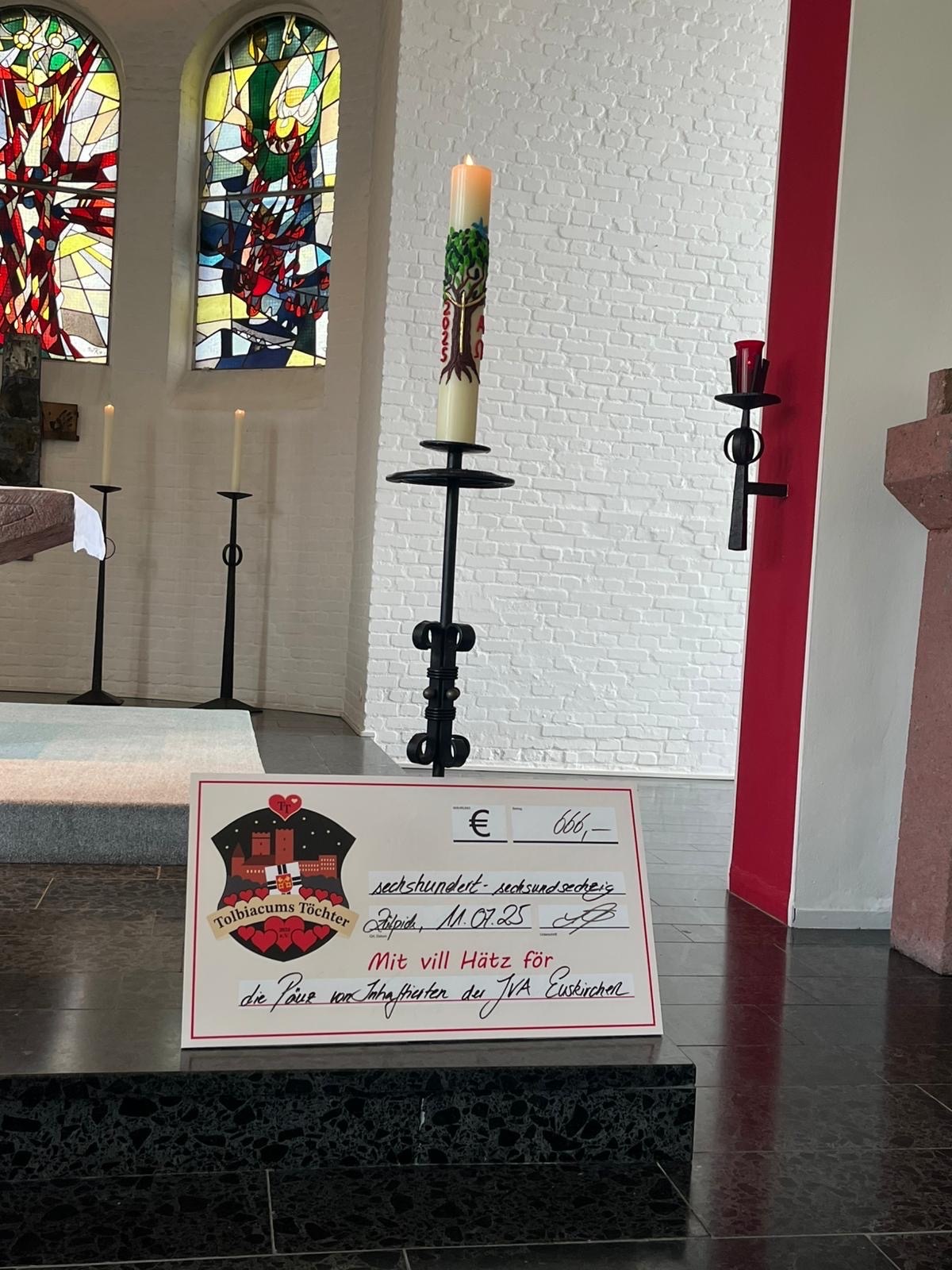 666 € für Kinder von Inhaftierten – Tolbiacums Töchter überreichen Spende an JVA Euskirchen